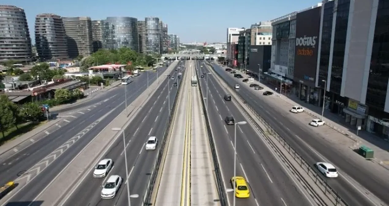 Ayrıntılar Netleşti: İstanbul'da yollar boş kaldı; trafikten eser kalmadı - Haberleri