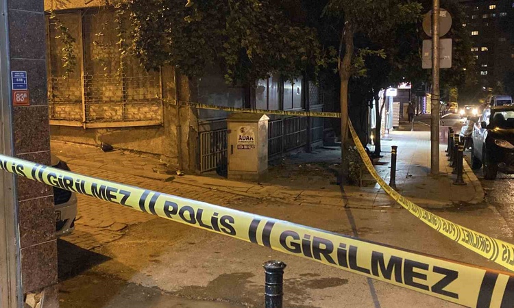 İstanbul Zeytinburnu'nda silahlı kavgada mermi camı kırıp daireye girdi ve Merak Edilenler