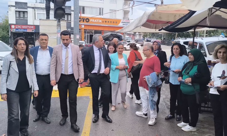 İYİ Parti Kadirli'de 85 yaşındaki kadını dinledi; kadın 'çalışmadığım gün açım' dedi