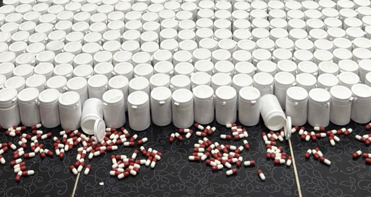Gündemden Son Bilgiler: İzmir'de 10 adrese baskın: 450 bin uyuşturucu hap, 1 kilo 660 gram kokain ele geçirild
