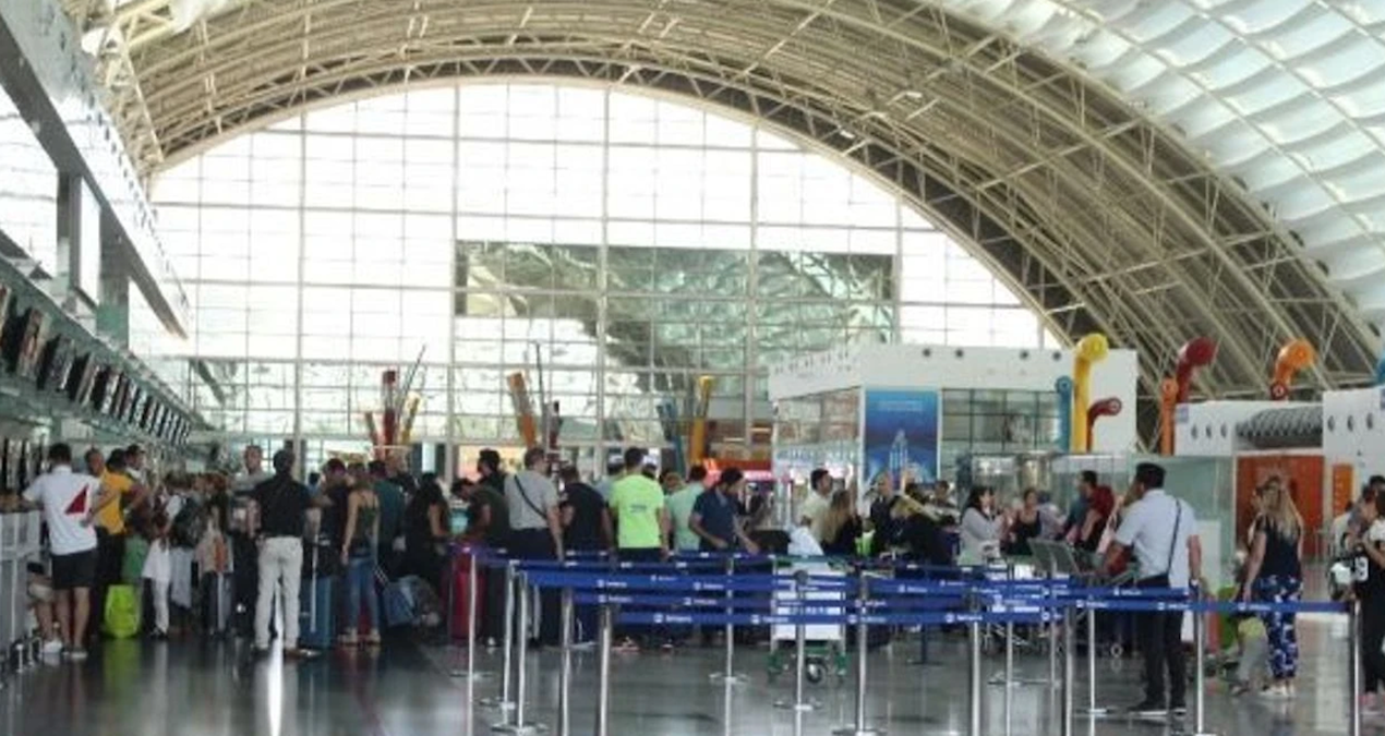 Hot hours at Izmir Adnan Menderes Airport! Suspect with knife caused terror - Latest News