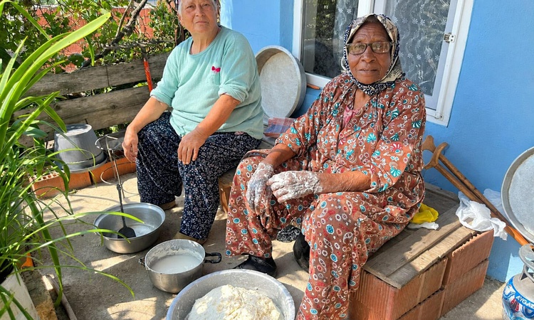 İzmir'in Tire ve Bayındır ilçelerinde Afro-Türkler doğdukları topraklarda yaşıyor ve Merak Edilenler