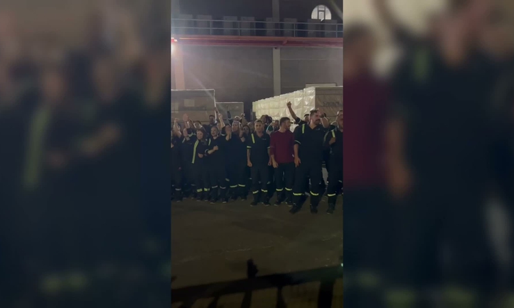 İzmir'de işçiler, işten çıkarılan mesai arkadaşları için üretimi durdurdu ve Merak Edilenler
