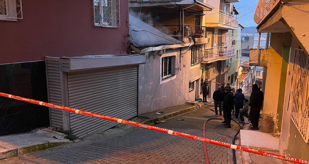 Gündemden Son Bilgiler: İzmir'de müstakil evde yangın - Haberleri: Gelişmeler Takip Ediliyor