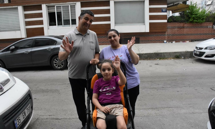 İzmir'de serebral palsili Yağmur, desteksiz yürümek için haftanın 7 günü çalışıyor | İşte Tüm Ayrıntılar