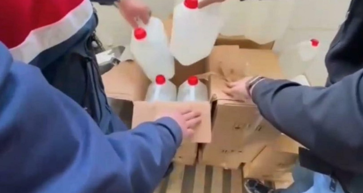Kritik Açıklama: İzmir'de yılbaşı öncesi peş peşe operasyonlar: 3 bin 360 litre etil alkol ele geçirildi - Son