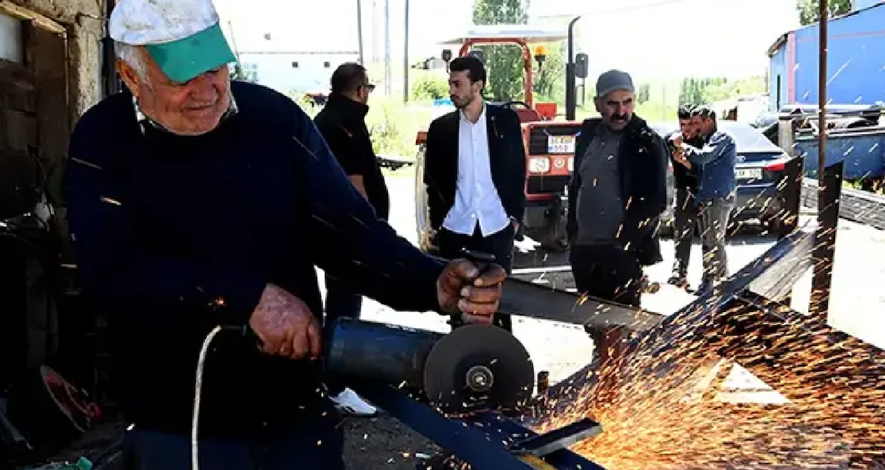 He is the only one left doing this job: He started at the age of 13 and has been continuing for 60 years - Last Minute