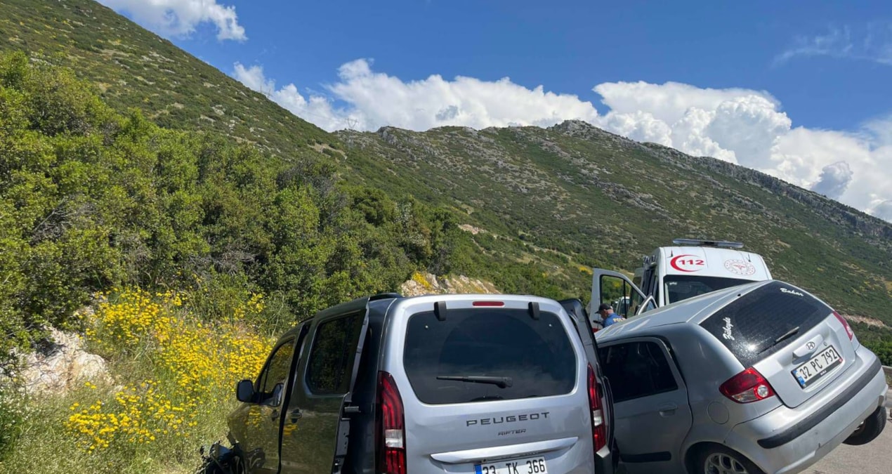 Son Gelişme: Isparta'da iki otomobil çarpıştı; 2 ölü, 4 yaralı - En Son Haber