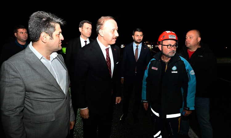 Isparta'da tarım emekçilerini taşıyan minibüsün karıştığı kazada 17 kişi yaralandı - Son Dakika Bilgileri
