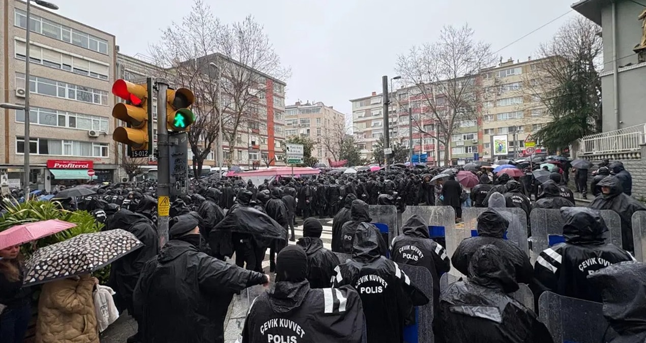 Sıcak Gündem: Kadıköy’de gazeteciler için eyleme polis engeli: 'Gazetecilik suç değildir' - Son Dakika Haberle