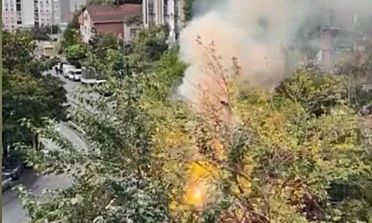 Kağıthane’de elektrik direğinde patlama; çıkan yangın söndürüldü