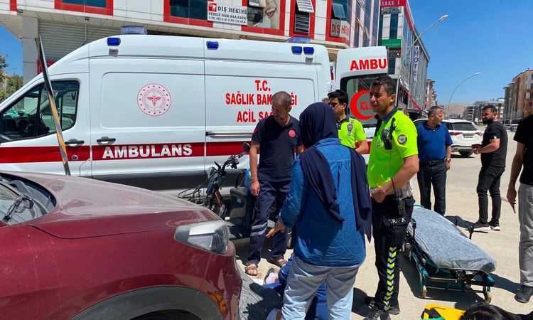 Electric vehicle crashed into a parked car in Kahramanmaraş: 2 injured - News