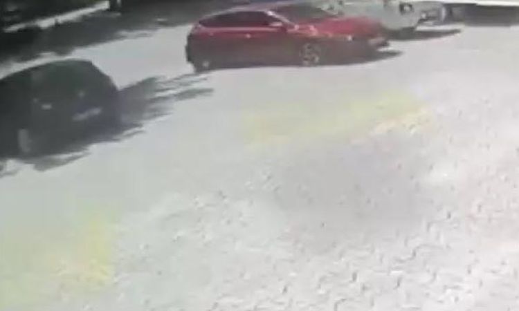 Mother and daughter died after being hit by a taxi while walking on the sidewalk - Last Minute