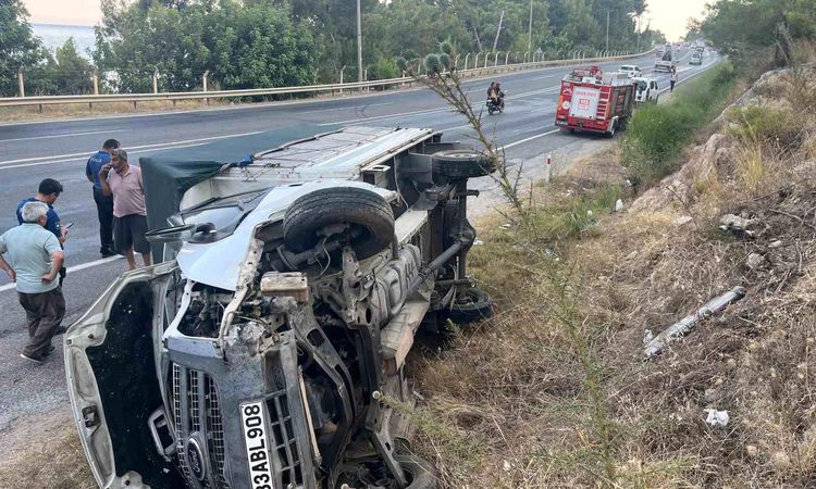 Pickup truck overturned, driver escaped injured - News