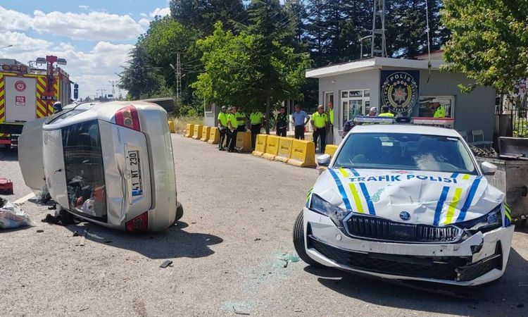 The car collided with a truck and rolled over: 1 child died, 3 injured - Breaking News
