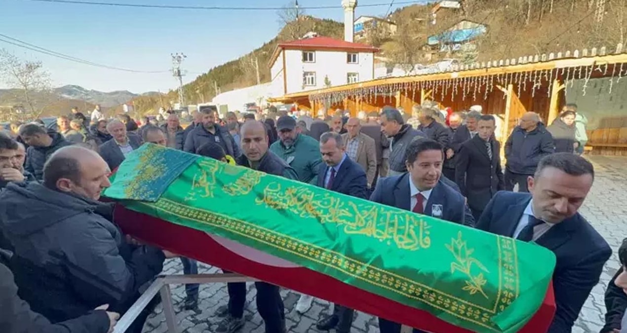 Gündemden Son Bilgiler: Kansere yenik düşen eski futbolcu, son yolculuğuna uğurlandı - Son Dakika Haberleri