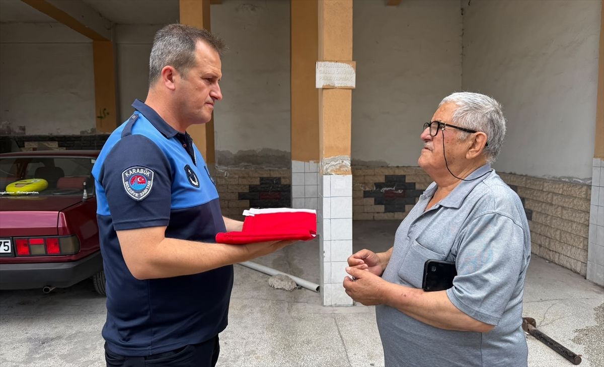 The request of the old man who wanted the Turkish flag to be hung in his house in Karabük was fulfilled - News
