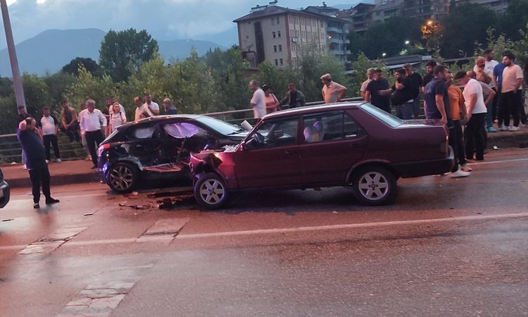 4 people were injured in the accident where two cars collided in Karabük - Last Minute