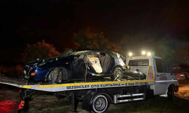 Karabük'ün Safranbolu ilçesinde takla atan otomobilde 3 kişi yaralandı