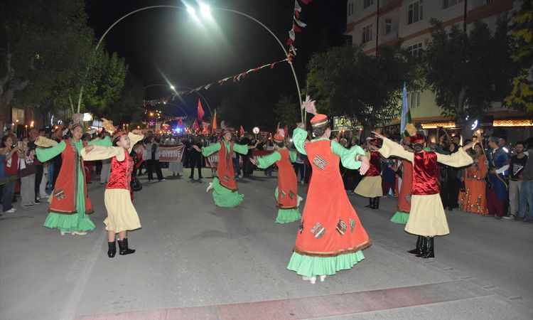 Sıcak Gündem: Karaman'da 8. Uluslararası Türk Dünyası Şöleni çerçevesinde yürüyüş düzenlendi - Son Dakika: Gel