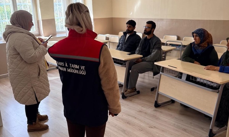Kars Tarım ve Orman Müdürlüğü üreticilerle tarım ve hayvancılığı sahada ele alıyor - Son Dakika Bilgileri