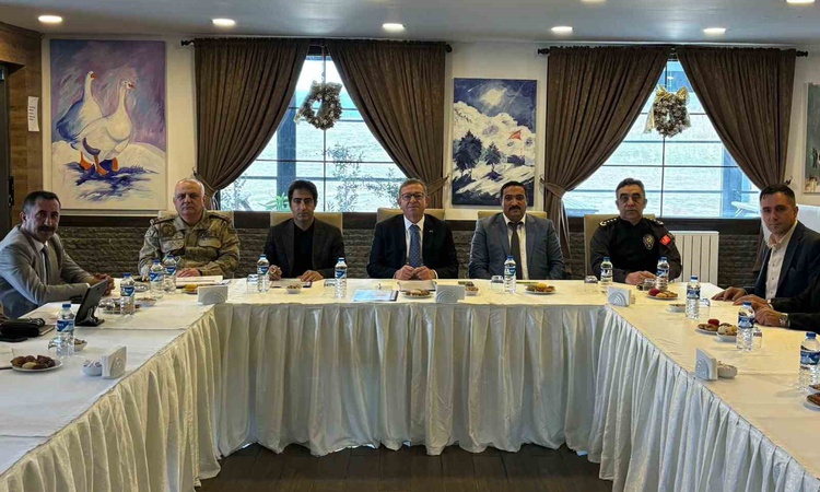 Kars Valisi Ziya Polat, Sarıkamış'ın 2026-2027 sezonu hazırlıklarını görüştü.: Gelişmeler Takip Ediliyor