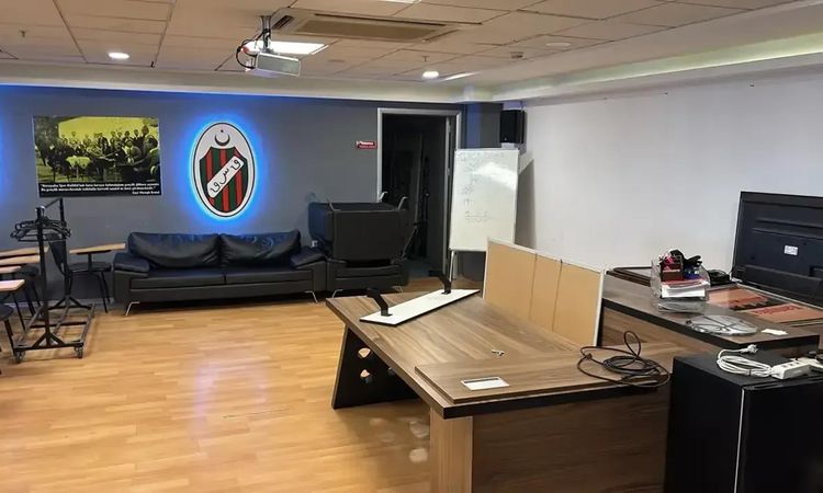 Kritik Açıklama: Karşıyaka'da salon için çözüm çıkmadı - Son Dakika Haberleri: Gelişmeler Takip Ediliyor