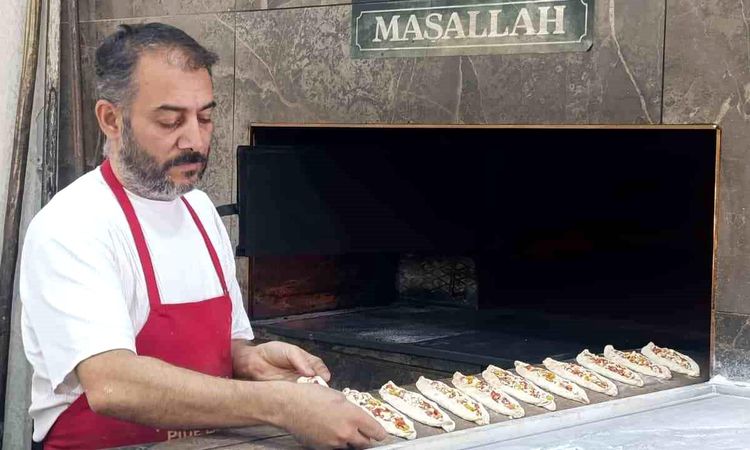 Bread shift in the scorching heat - News