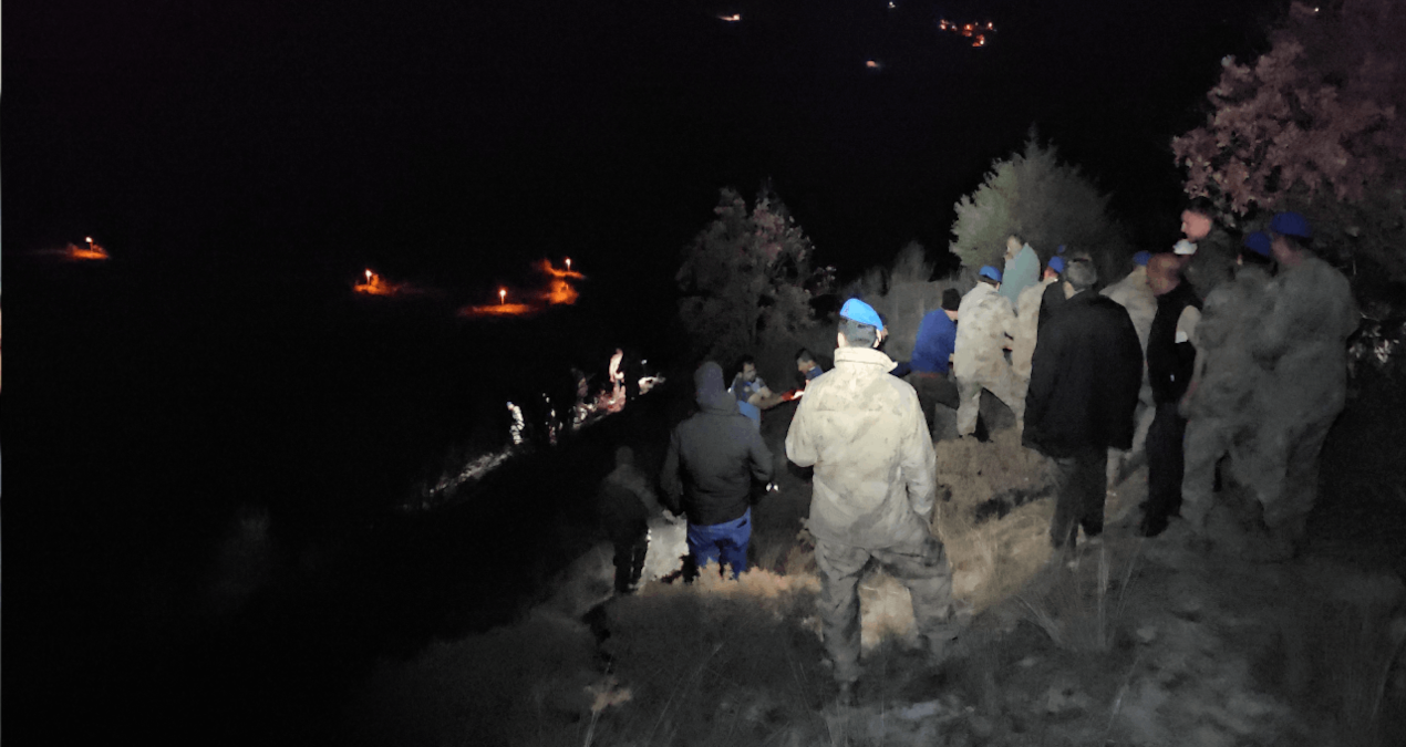 Ayrıntılar Netleşti: Kayalıklardan uçuruma düşen kişi kurtarılmaya çalışılıyor - Son Dakika - Son Dakika Bilgi