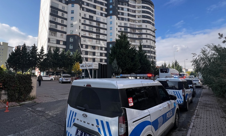 Kayseri Melikgazi'de dini nikahla yaşayan çift bıçaklı kavgada birbirini yaraladı: Gelişmeler Takip Ediliyor