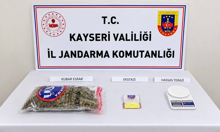 Kayseri Melikgazi'de uyuşturucu operasyonunda 3 şüpheli yakalanarak gözaltına sevk edildi - Son Dakika Bilgile