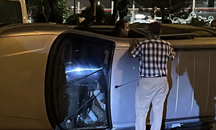 He got into the light commercial vehicle lying on its side in Kayseri and collected belongings for 1 hour - News