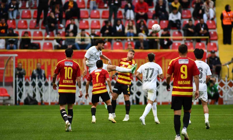 Kayserispor, çirkin tezahürat ve saha olayları nedeniyle PFDK'ya sevk edildi - Son Dakika Bilgileri