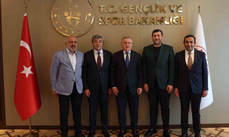 Kritik Açıklama: Kayserispor heyetinden Osman Aşkın Bak’a ziyaret - Haberleri: Gelişmeler Takip Ediliyor