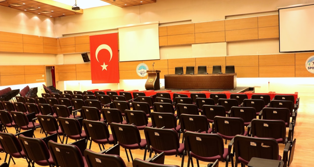 Kritik Açıklama: Kayserispor'da salon boş kaldı, seçim ertelendi - En Son Haber | İşte Tüm Ayrıntılar