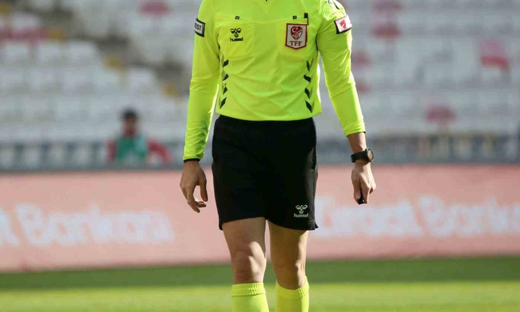 Kayserispor'un Pendikspor'a konuk olacağı maçta Burak Pakkan düdük çalacak - Son Dakika Bilgileri