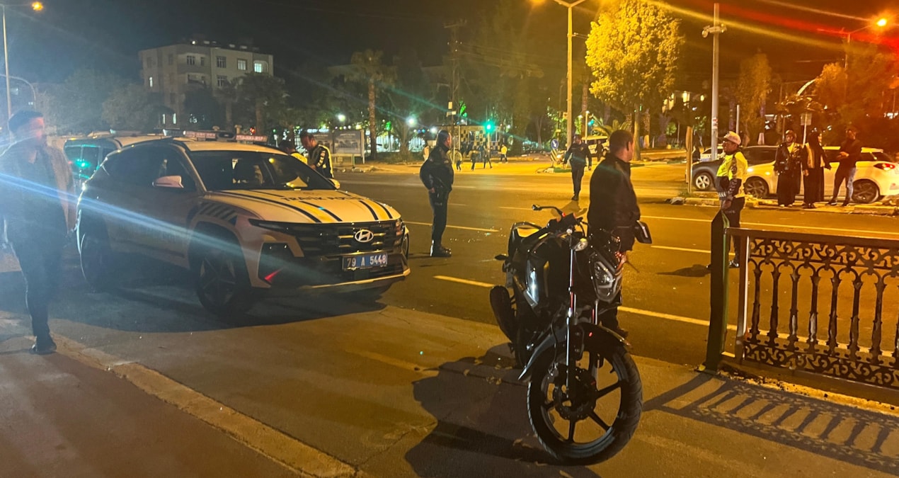 Kilis'te kaza: Tırla motosiklet çarpıştı; 2 ağır yaralı - En Son Haber: Gelişmeler Takip Ediliyor