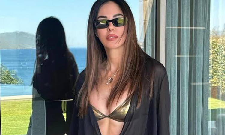 Kim der 54 yaşında! Defne Samyeli'nin bikinili pozlarına aynı yorum yağdı - Son Dakika Bilgileri