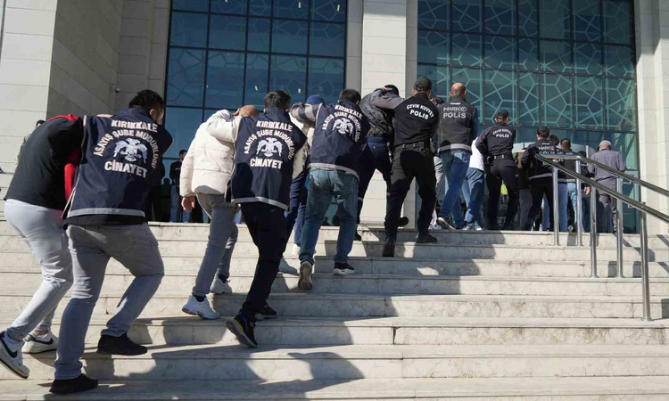 Kırıkkale'de fuhuş ve uyuşturucu iddialarına yönelik operasyonda 35 kişi yakalanarak gözaltına sevk edildi - S