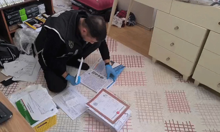 Kırıkkale'de imar müdürlüğüne rüşvet soruşturmasında 3 çalışan yakalanarak gözaltına sevk edildi: Gelişmeler T