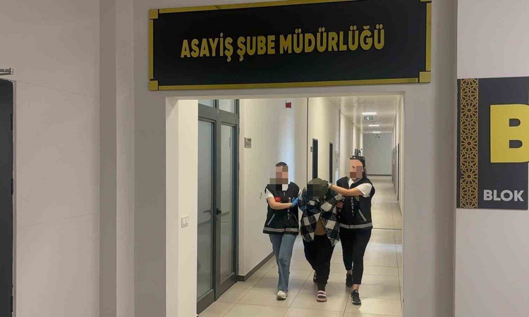 Kocaeli İzmit'te kocasını öldüren kadın için müebbet istendi, kızı annesini teselli etti ve Merak Edilenler