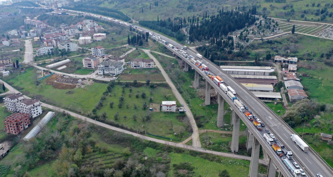 Ayrıntılar Netleşti: Kocaeli'nde 4 araç birbirine girdi; trafik kilitlendi - Haberleri | İşte Tüm Ayrıntılar