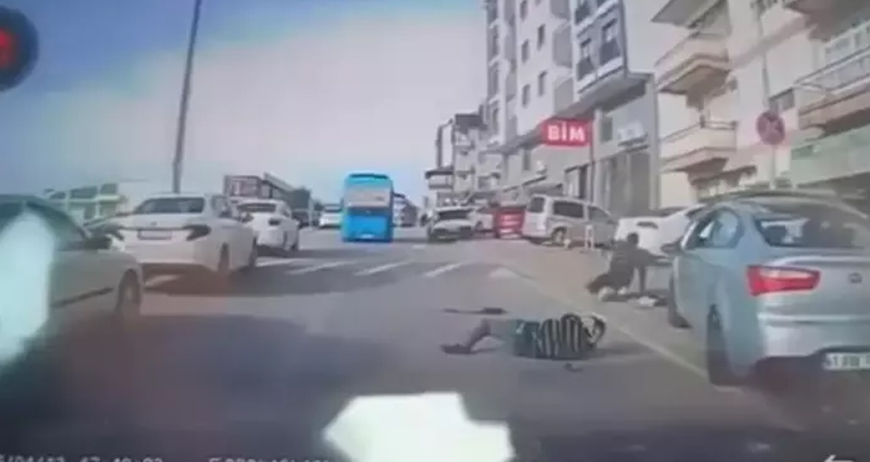 Son Gelişme: Kocaeli’de otomobil kaldırıma çıktı: 3 yaralı - Son Dakika ve Merak Edilenler