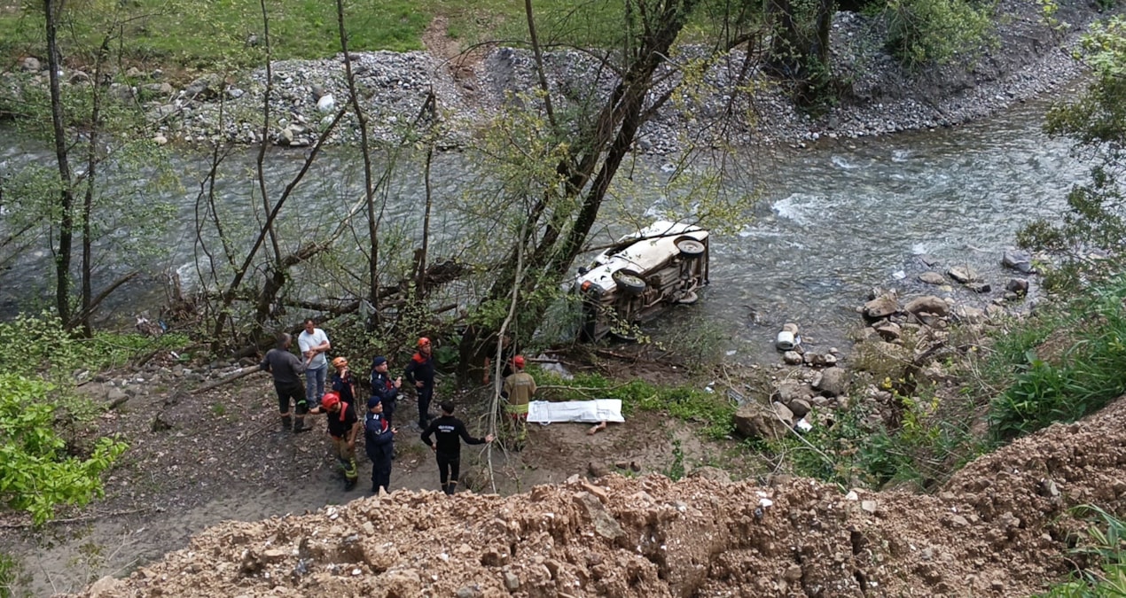 Ayrıntılar Netleşti: Kontrolden çıkan kamyonet dereye uçtu; sürücü yaşamını yitirdi - Son Dakika | İşte Tüm Ay