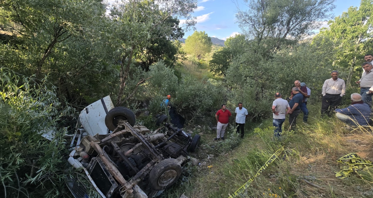 The truck went out of control and fell into the cliff; 3 people died, 2 injured - Latest News