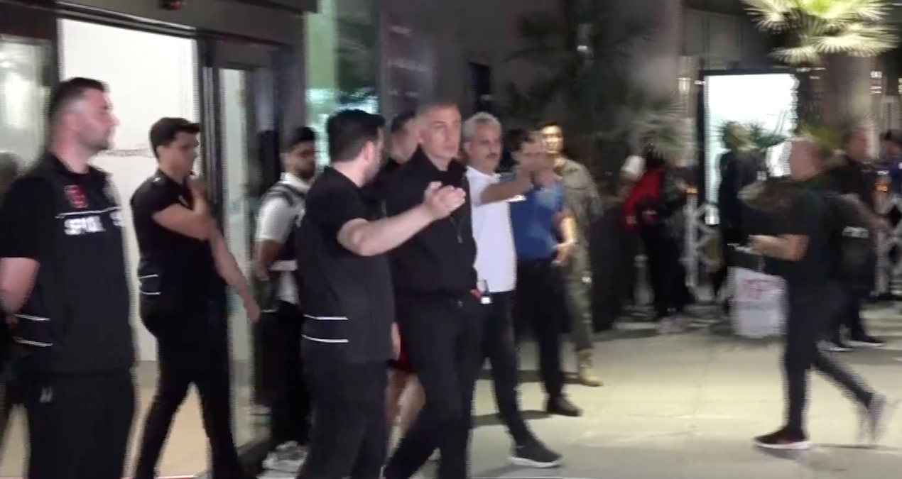 Konvoyla gittiler, sessiz sedasız geldiler! A Milli Takım yurda döndü - Son Dakika ve Merak Edilenler