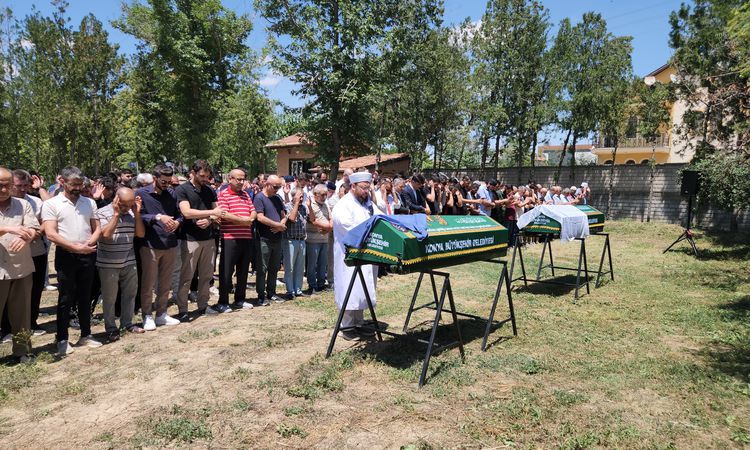 Mother and Daughter, Struck by a Taxi on the Pavement in Konya, Were Buried - Last Minute