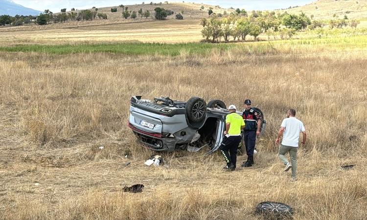 Konya Seydişehir'de otomobil devrildi, kazada yaralanan 3 kişi hastaneye kaldırıldı