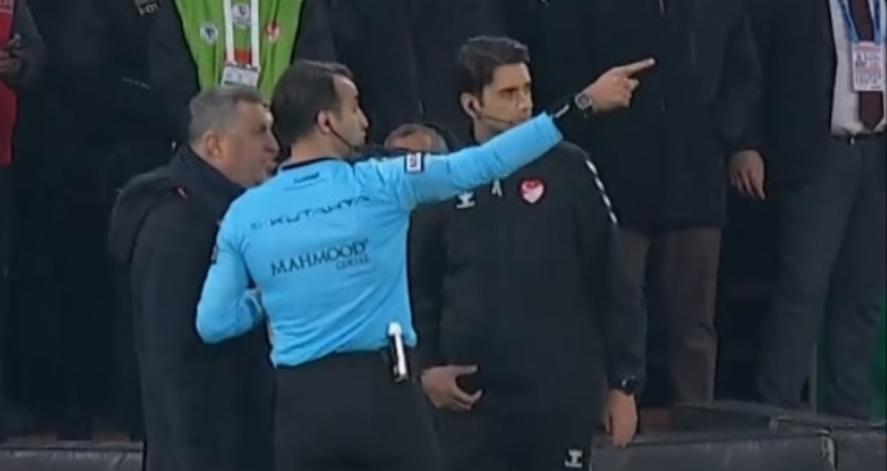 Ayrıntılar Netleşti: Konyaspor - Galatasaray maçında ilginç an! Lazer tutulunca oyunu durdurdu - En Son Haber:
