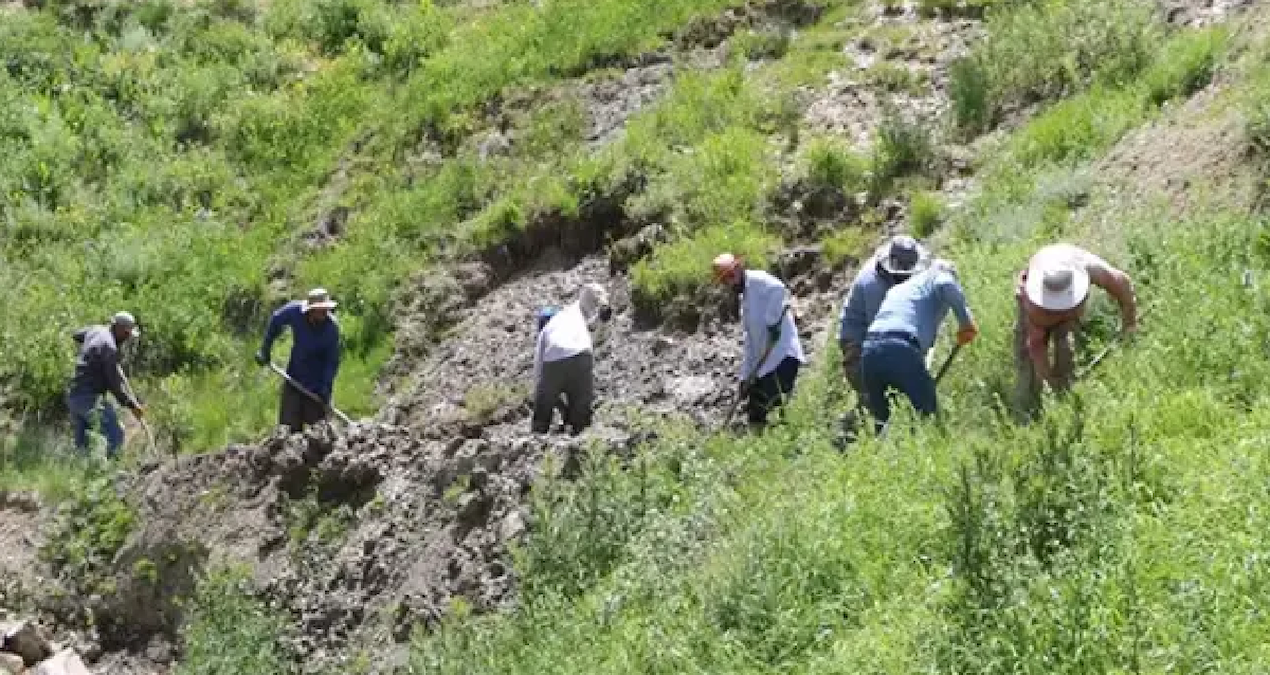 Ayrıntılar Netleşti: Köylüler kazma küreği alıp 10 kilometre kazmaya resmen start aldı: Bölgede inceleme yapıl